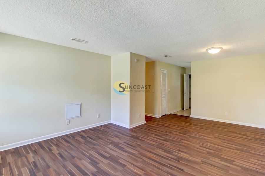 7438 Jade Dr N - Photo 4 of 23