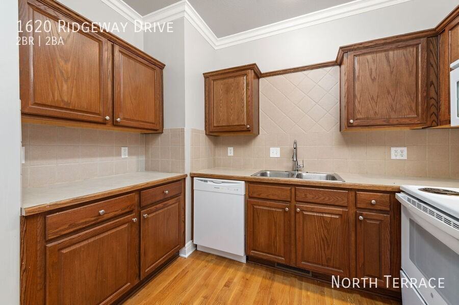 1620 Ridgeway Dr - Photo 6 of 21