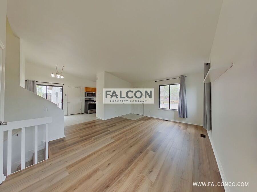 1910 Whitehorn Dr N - Photo 2 of 19
