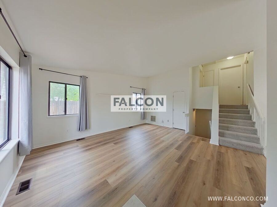 1910 Whitehorn Dr N - Photo 3 of 19