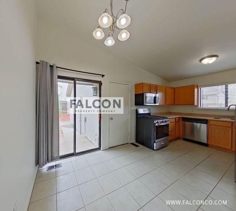 1910 Whitehorn Dr N - Photo 4 of 19