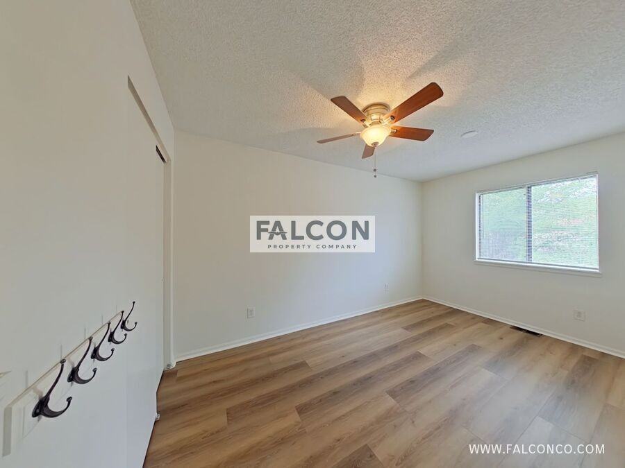 1910 Whitehorn Dr N - Photo 7 of 19