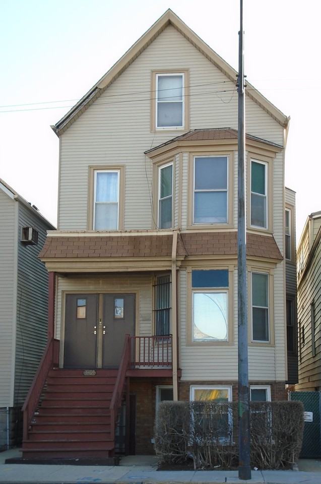 3469 N Kedzie Ave #1 - Photo 2 of 16
