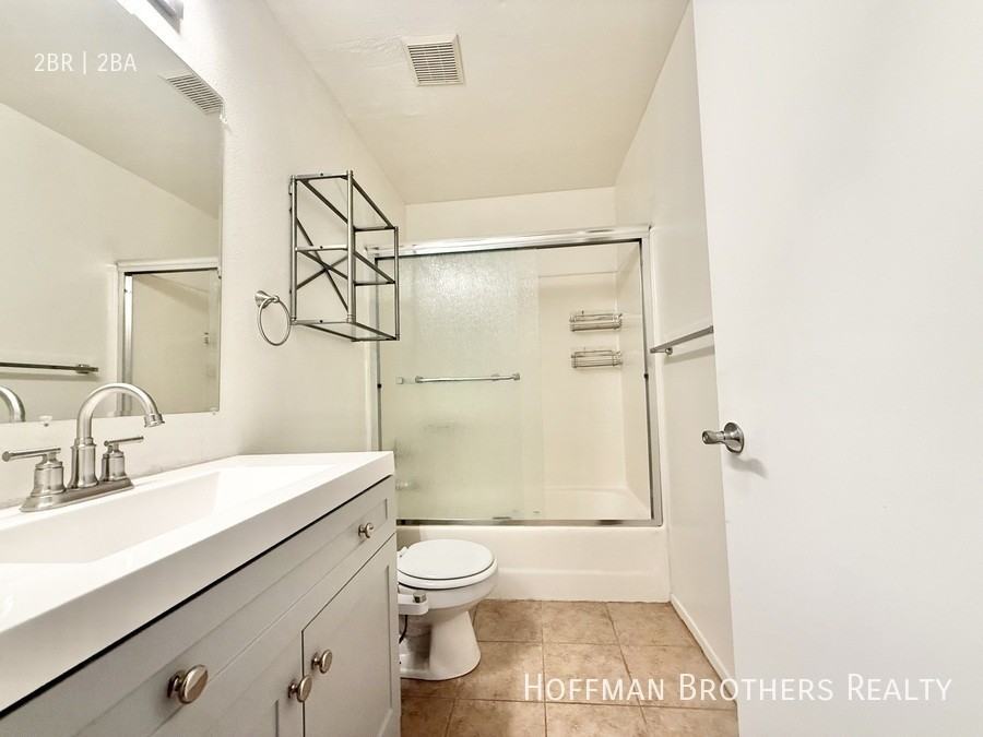11933 Goshen Ave #102 - Photo 6 of 7