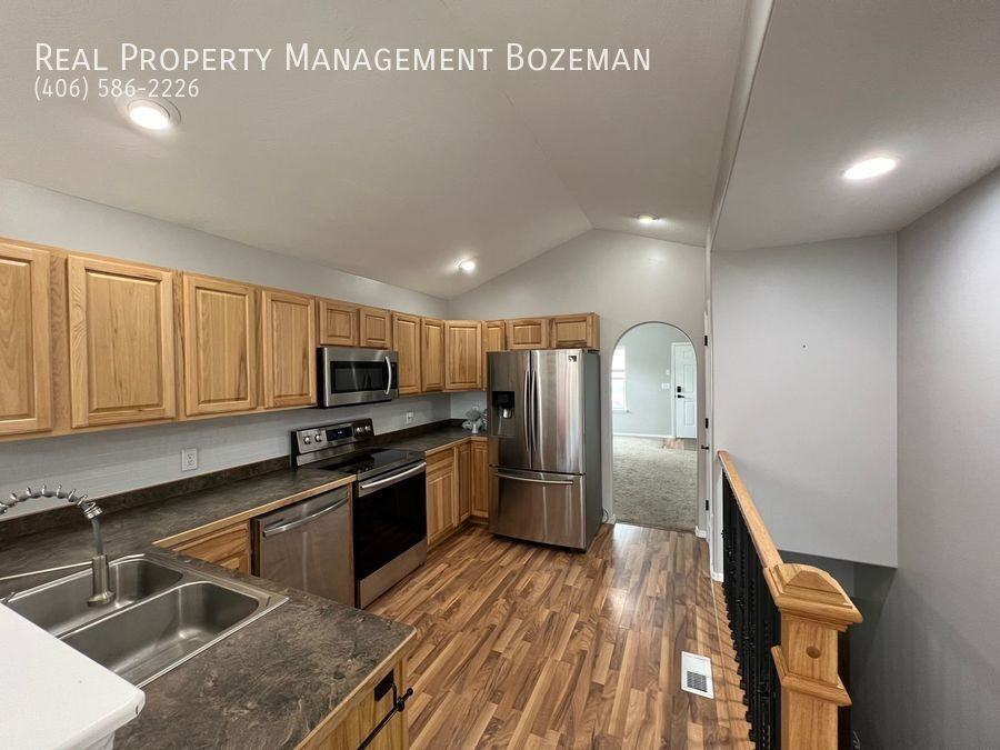 452 Woodman Dr - Photo 2 of 30