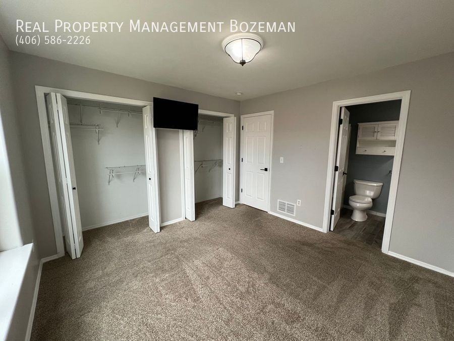 452 Woodman Dr - Photo 4 of 30