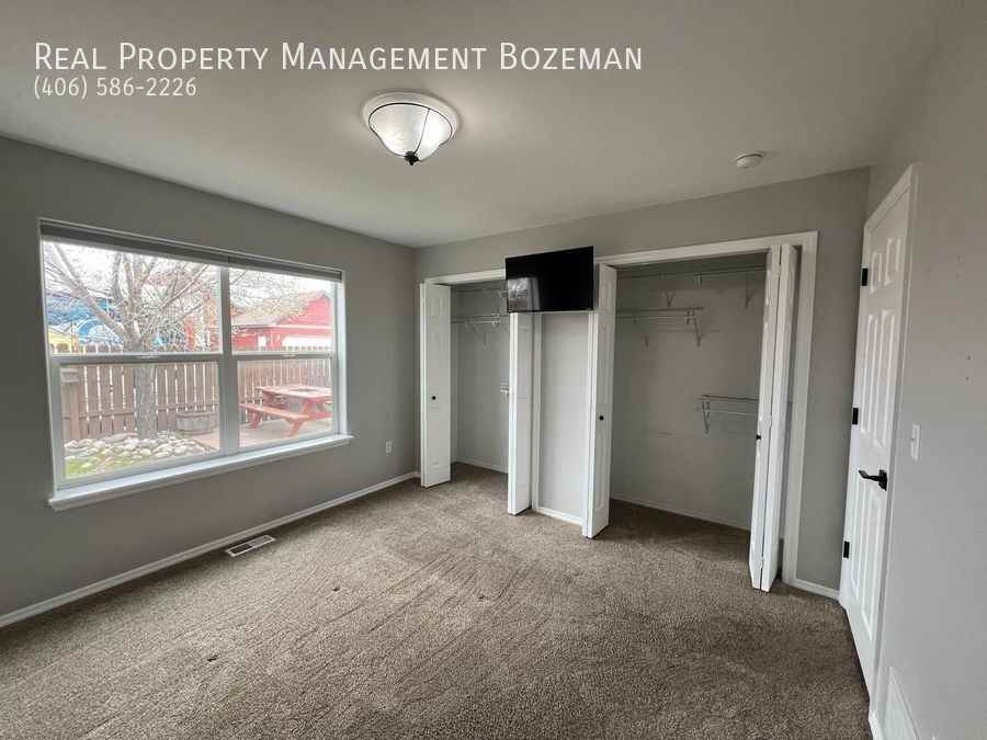 452 Woodman Dr - Photo 5 of 30