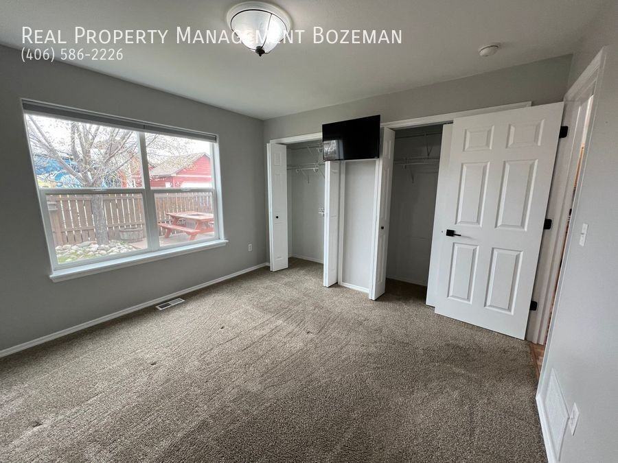 452 Woodman Dr - Photo 7 of 30