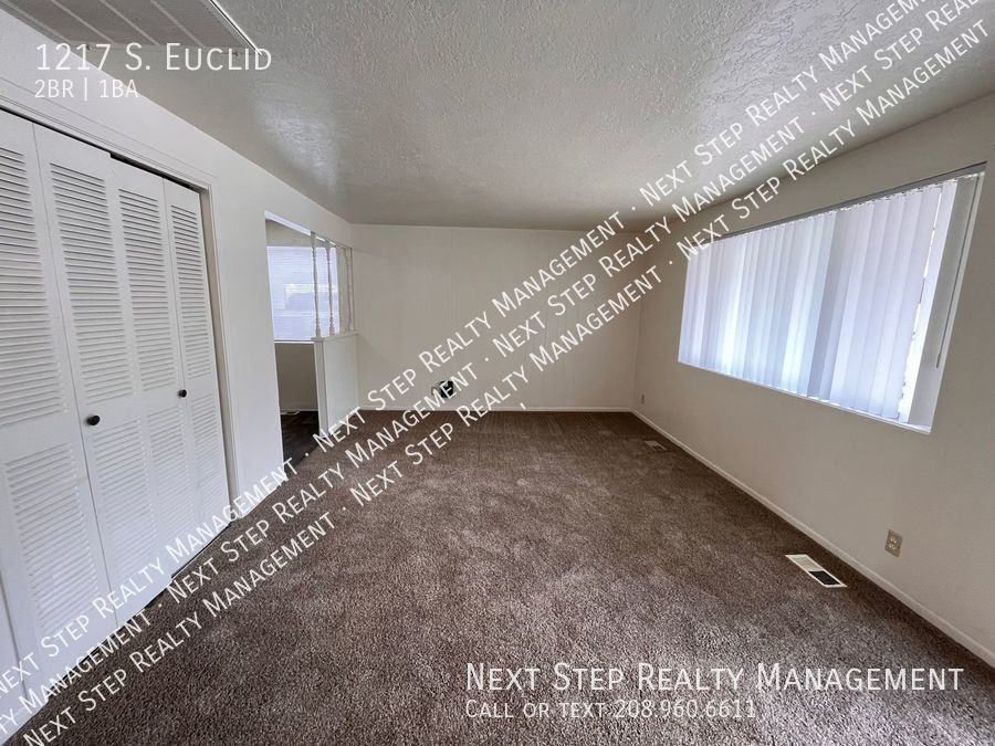 1217 S Euclid Ave - Photo 3 of 13