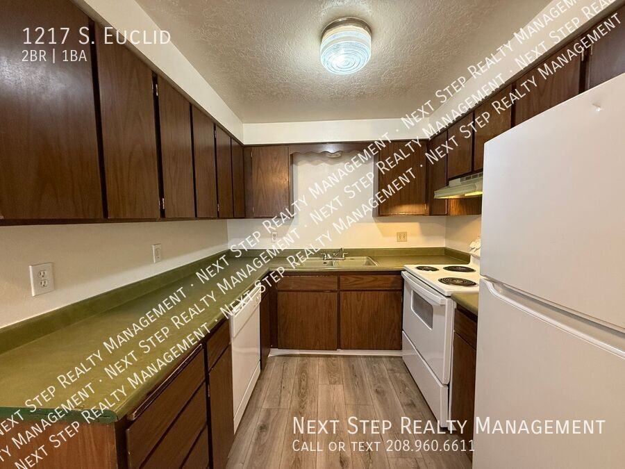 1217 S Euclid Ave - Photo 5 of 13