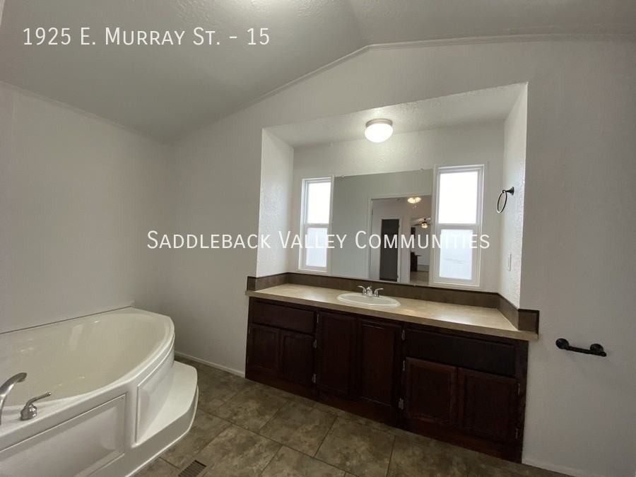 1925 E Murray St #15 - Photo 7 of 11