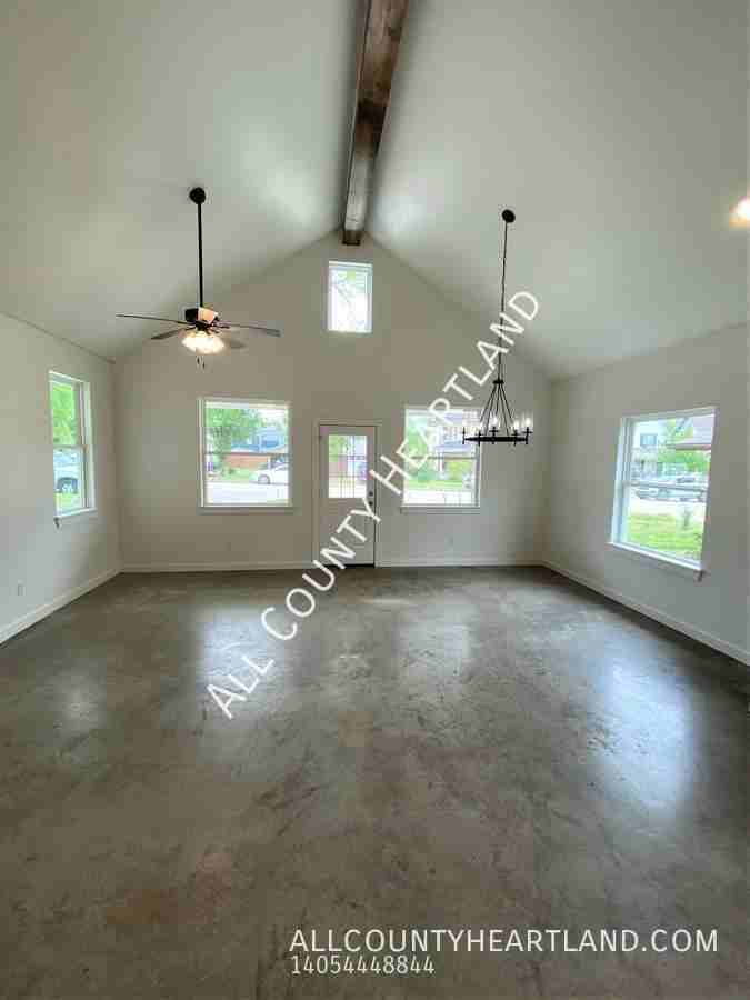 520 E Springer Ave - Photo 3 of 12