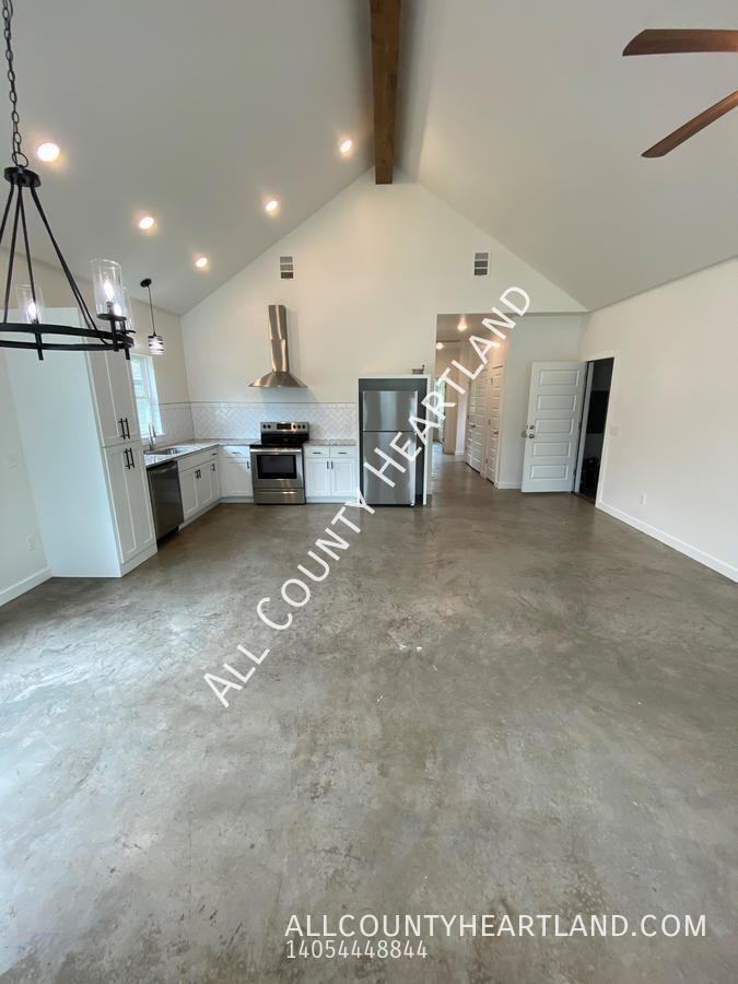 520 E Springer Ave - Photo 4 of 12