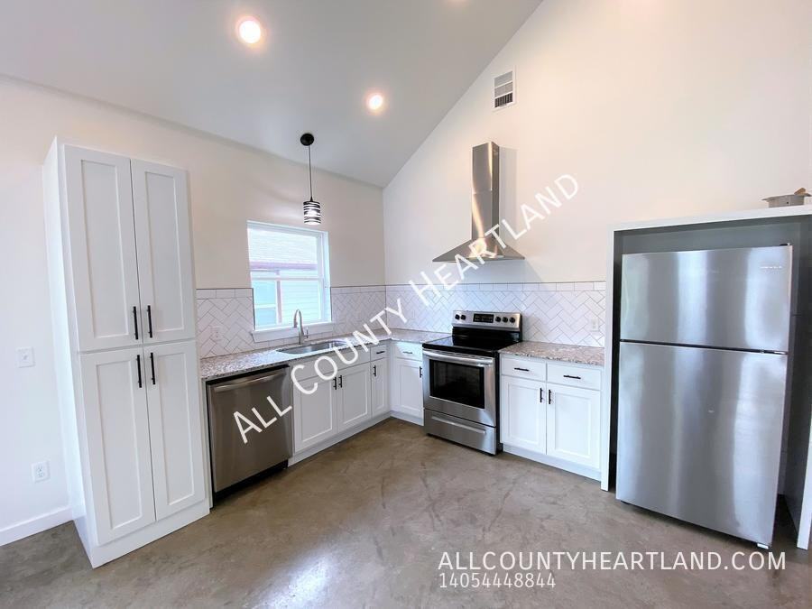 520 E Springer Ave - Photo 5 of 12