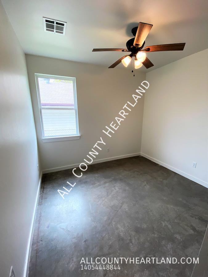 520 E Springer Ave - Photo 7 of 12