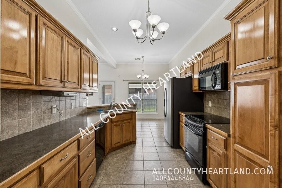 17025 Canyonwood Ln - Photo 6 of 12