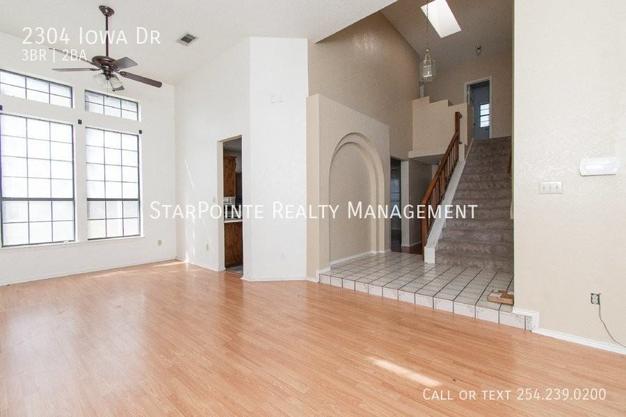 2304 Iowa Dr - Photo 3 of 20
