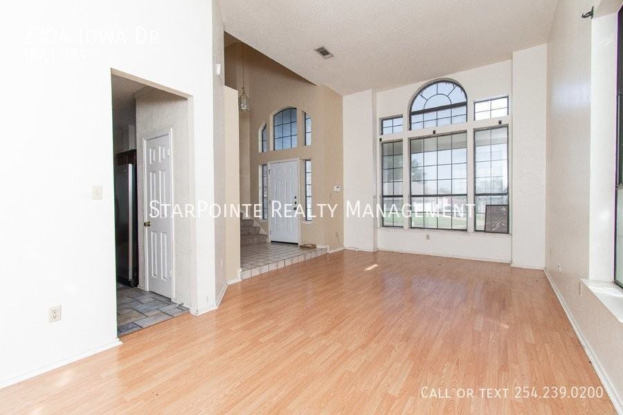 2304 Iowa Dr - Photo 4 of 20