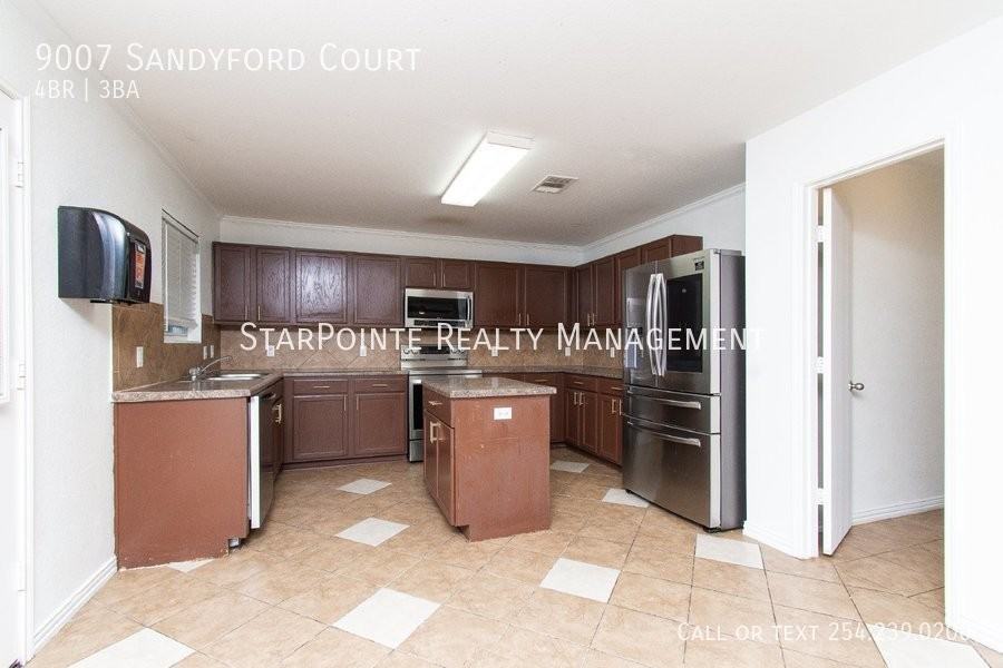 9007 Sandyford Ct - Photo 5 of 27