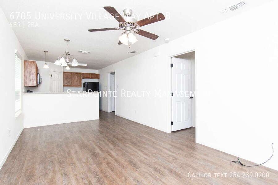 6705 University Village Way Apt B - Photo 4 of 22