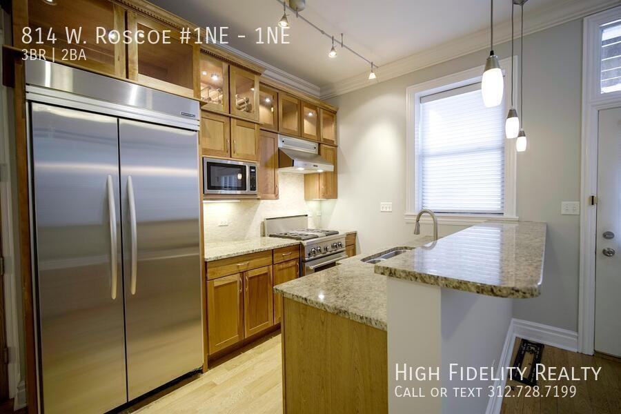 814 W Roscoe St #1NE - Photo 2 of 11