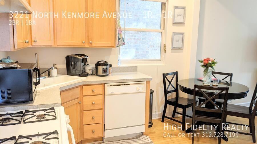 3221 N Kenmore Ave Apt 1r #1R - Photo 3 of 8