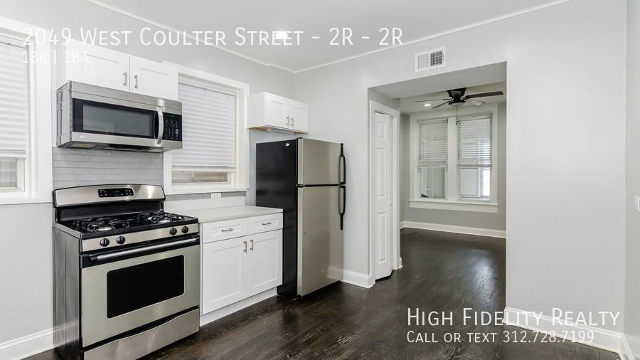 2049 W Coulter St Apt 2r #2R - Photo 4 of 10