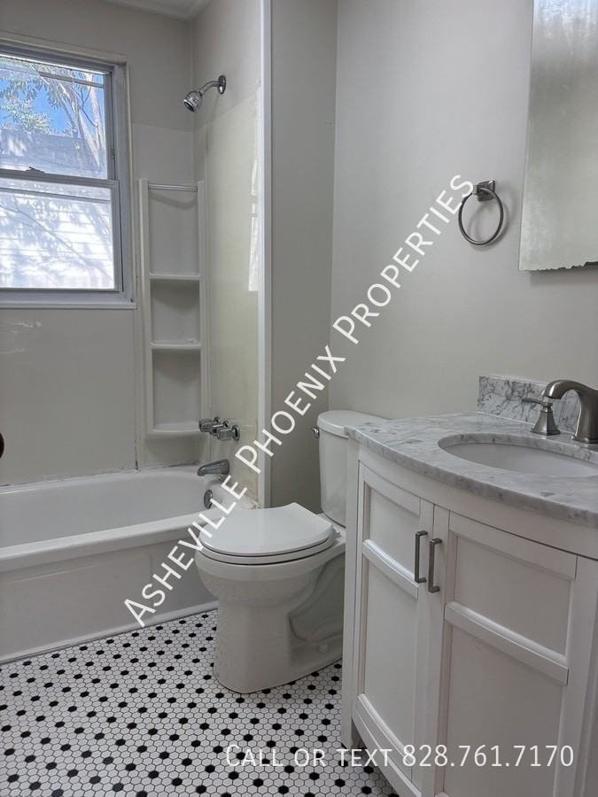 295 E Chestnut St #4 - Photo 6 of 11