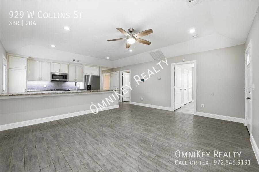 929 W Collins St - Photo 3 of 30