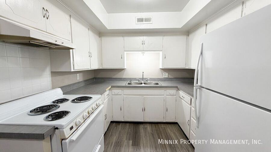 2010 Avenue S #3 - Photo 5 of 9