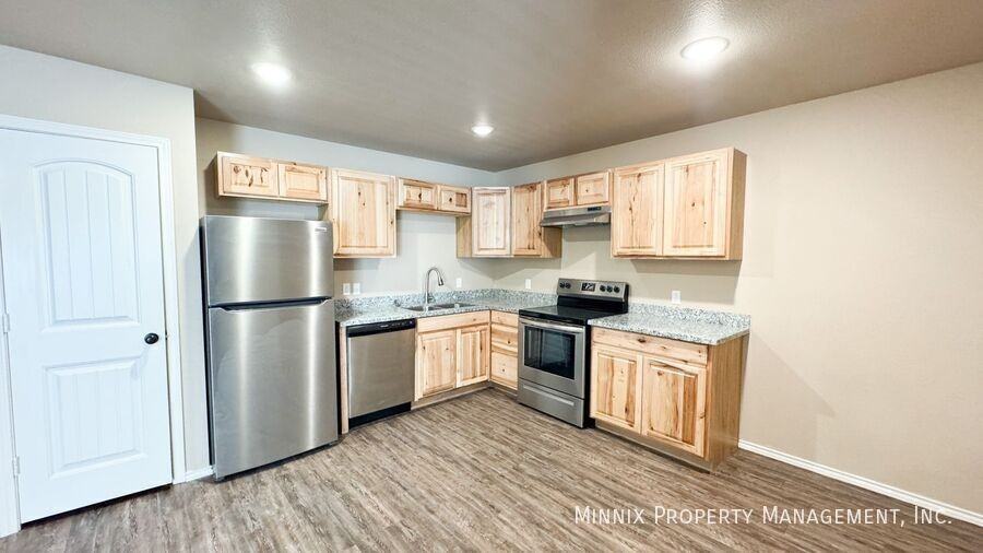 2406 N Avenue O - Photo 3 of 10