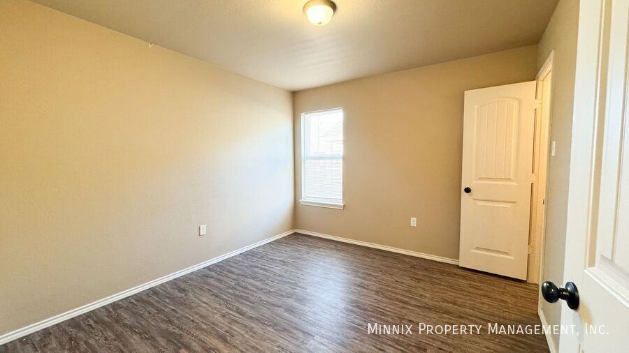 2406 N Avenue O - Photo 7 of 10