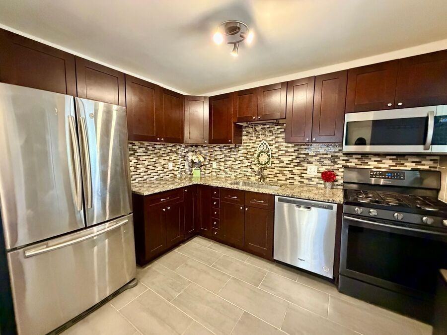 1014 Worchester St - Photo 5 of 16