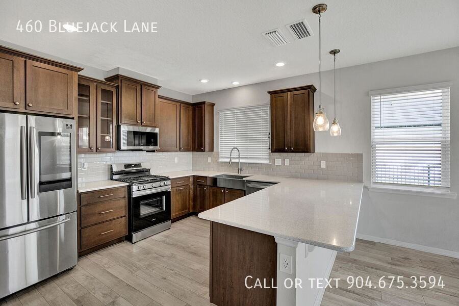 460 Bluejack Ln - Photo 7 of 33