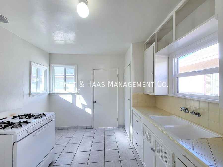 3031 E 65th St - Photo 6 of 10