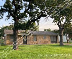 featured image of 206 E 3rd St