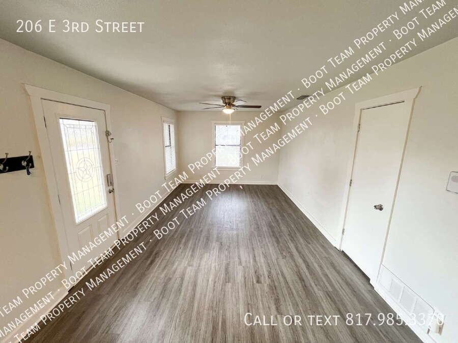 206 E 3rd St - Photo 6 of 21