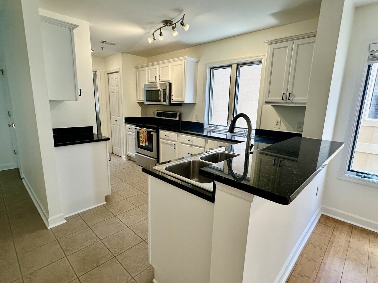 14 Johnston Way Ste E - Photo 5 of 23