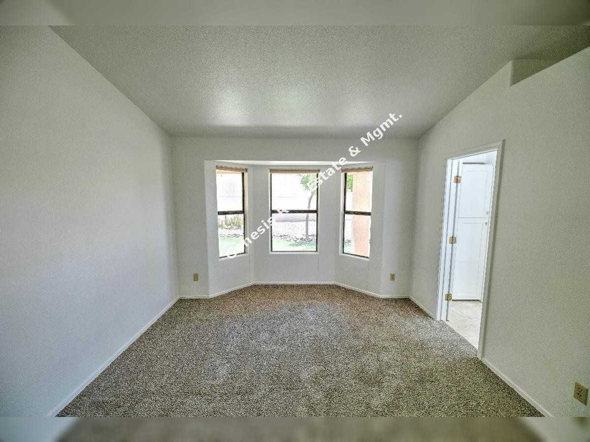 10019 N Roxbury Dr - Photo 2 of 26