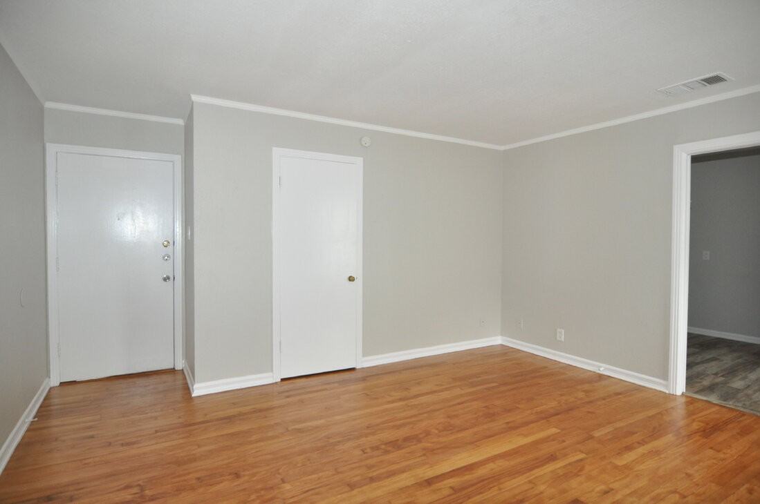 2724 Wayside Ave - Photo 2 of 11