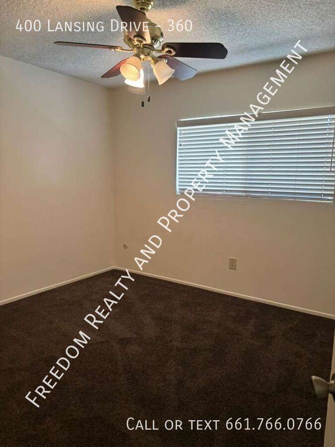 400 Lansing Dr #360 - Photo 4 of 19