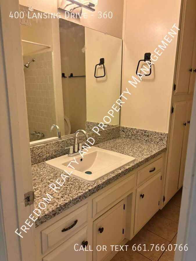 400 Lansing Dr #360 - Photo 5 of 19