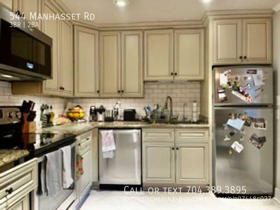 544 Manhasset Rd - Photo 4 of 28