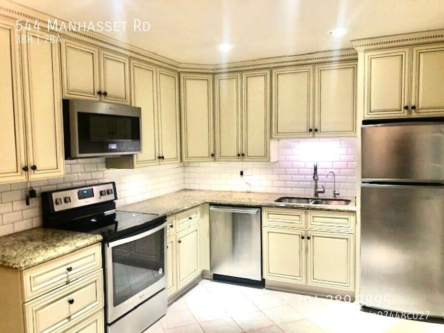 544 Manhasset Rd - Photo 6 of 20