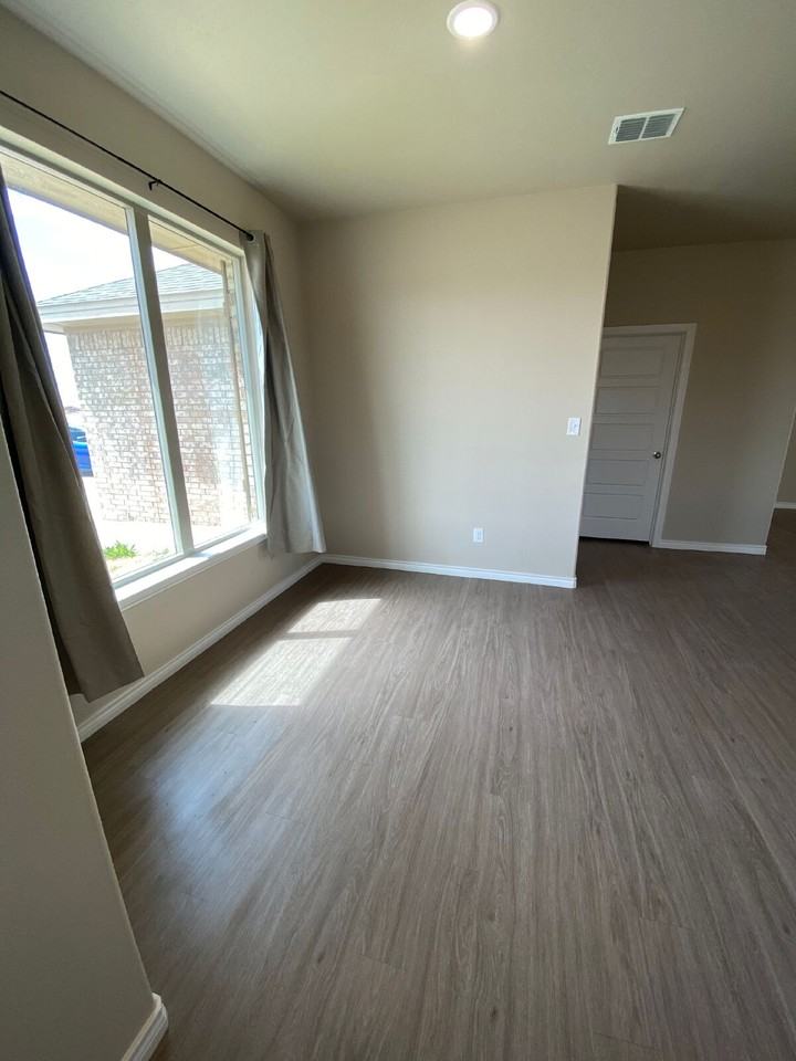 7002 12th St - Photo 3 of 11