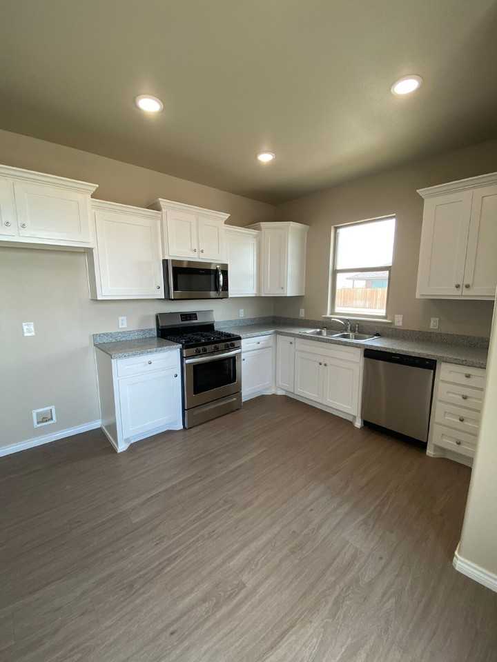 7002 12th St - Photo 4 of 11