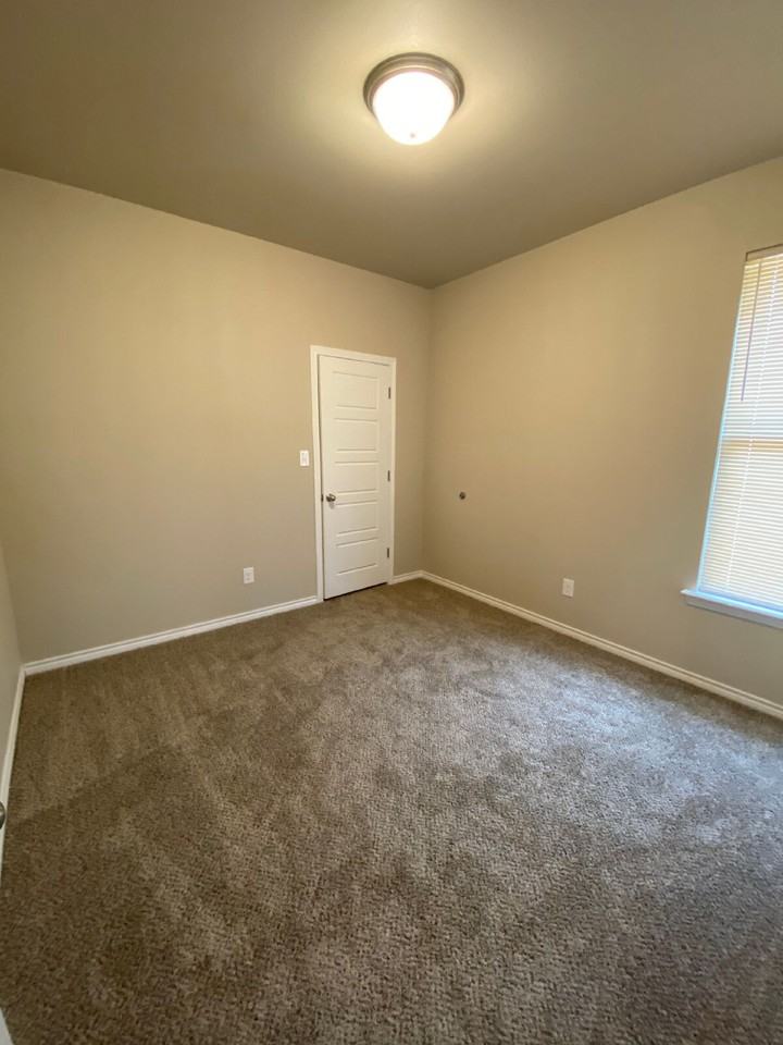 7002 12th St - Photo 7 of 11