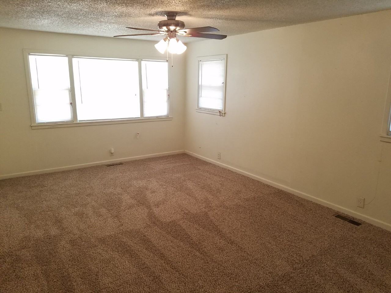 2702 22nd St - Photo 2 of 9