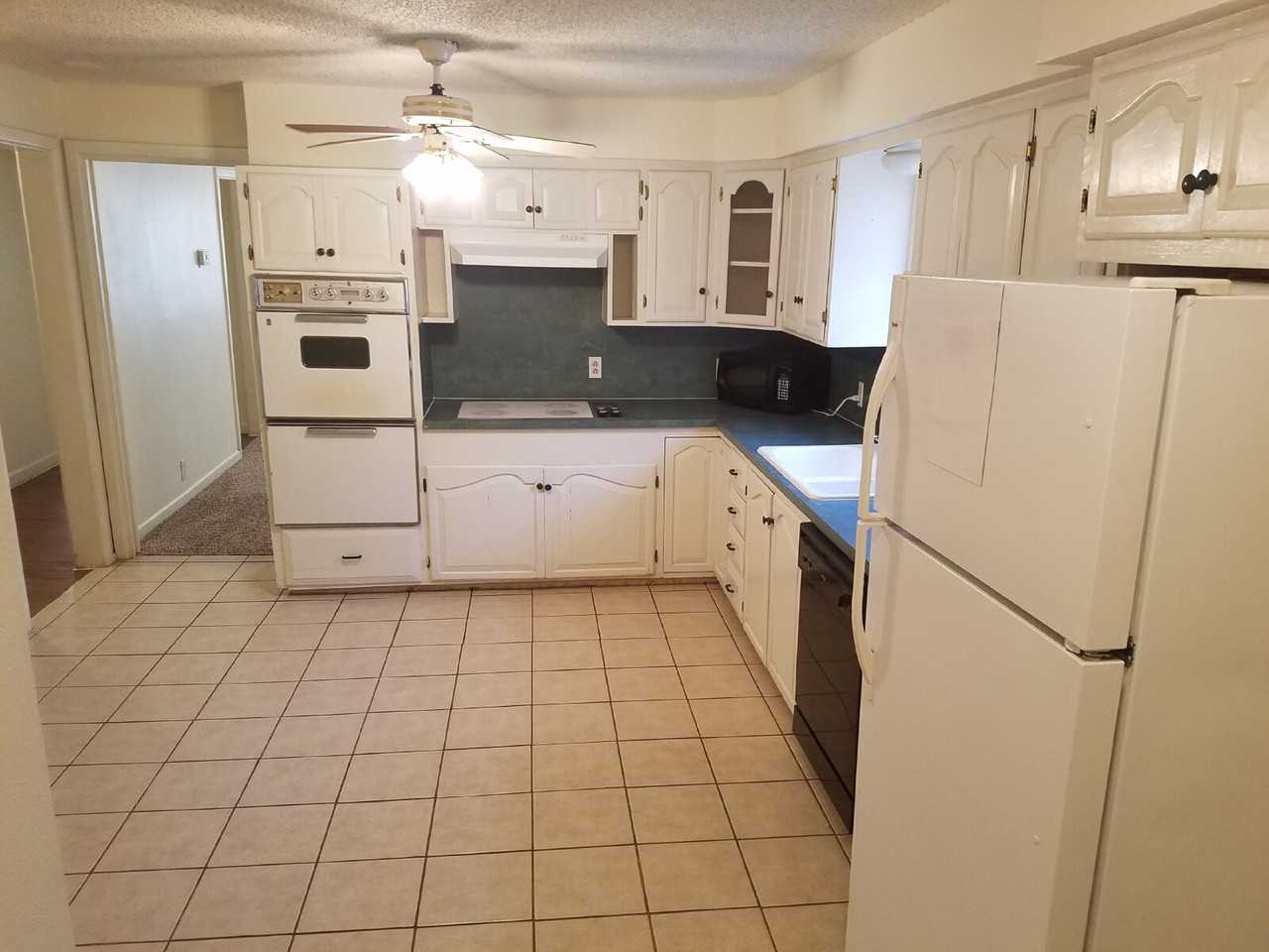 2702 22nd St - Photo 3 of 9