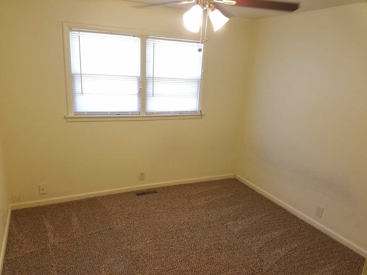 2702 22nd St - Photo 6 of 9